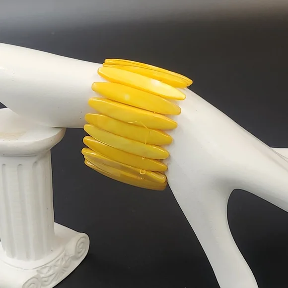 Yellow Shell Bracelet - Picture 3 of 4